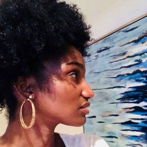 Meet your Posher, Ebony